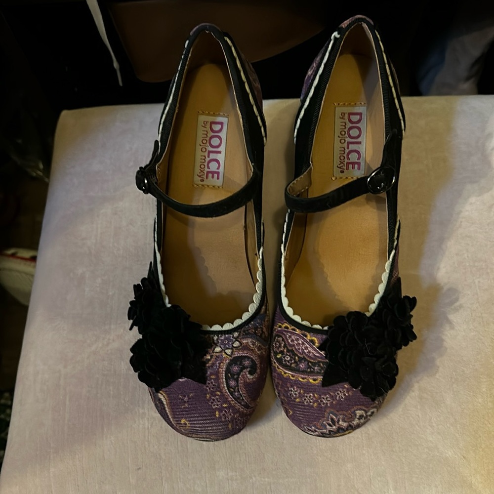Women’s shoes size 8 purple paisley corduroy heels